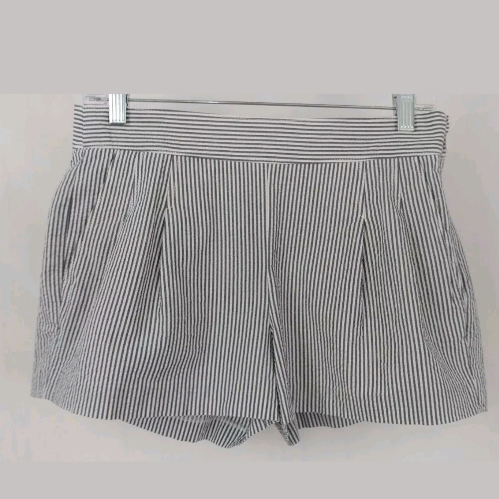 J Crew Pleated Shorts
Gray White Striped
Size 2